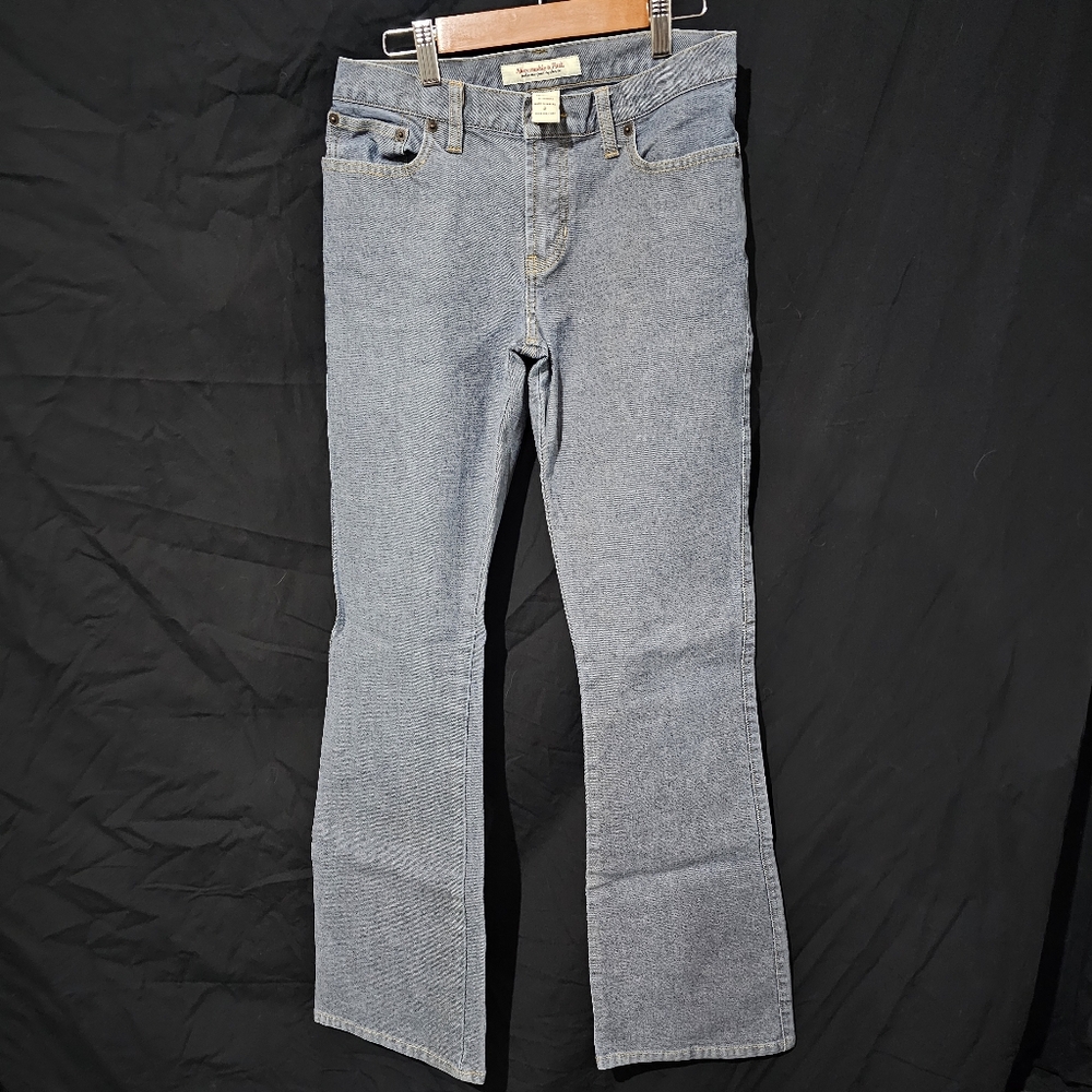 EUC Women's Abercrombie & Fitch Jeans size 2